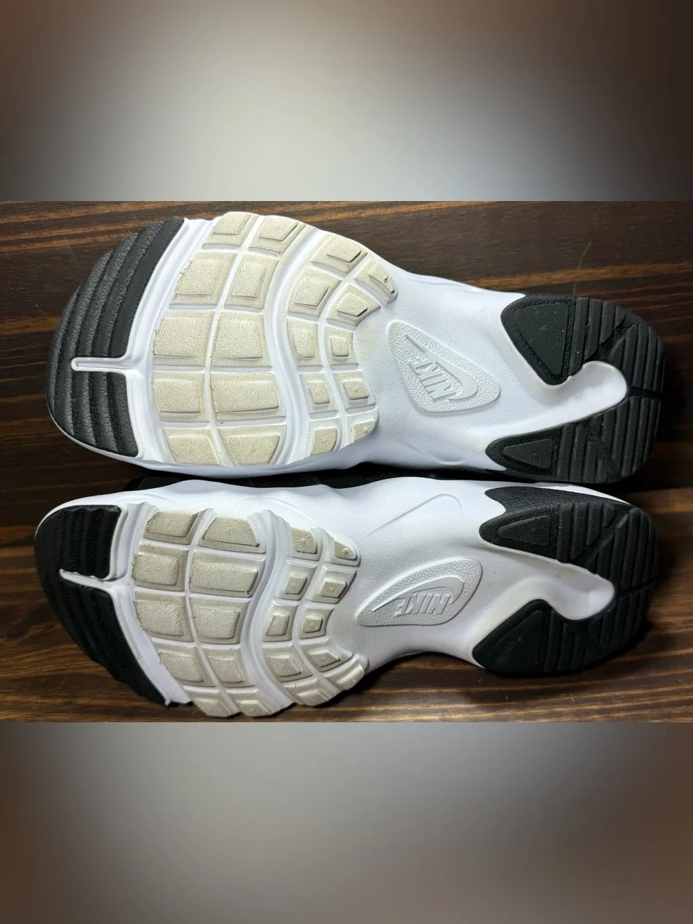 Nike Canyon Men’s Size 8 Shoes Black White Athletic Sandals